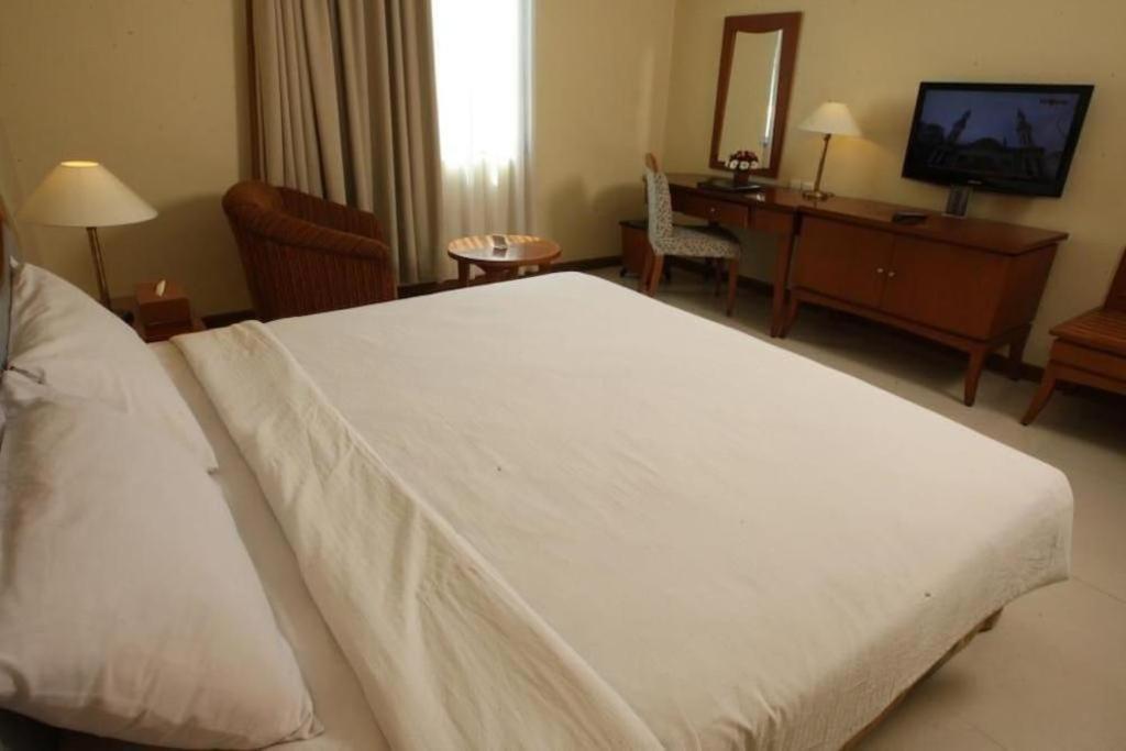 Makassar Golden Hotel Екстер'єр фото