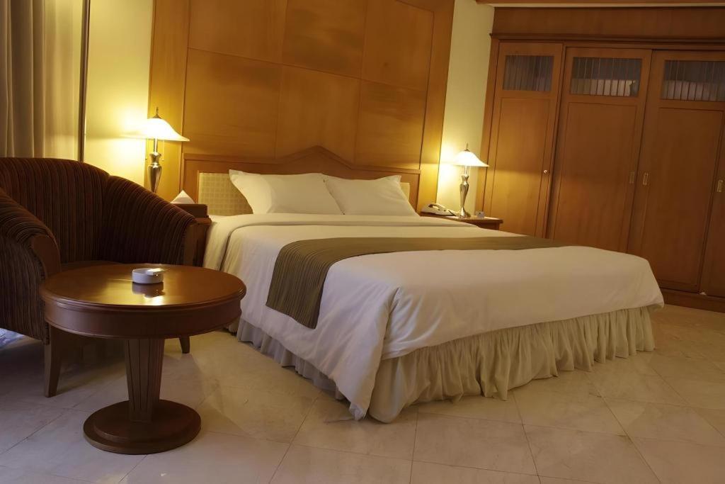 Makassar Golden Hotel Екстер'єр фото