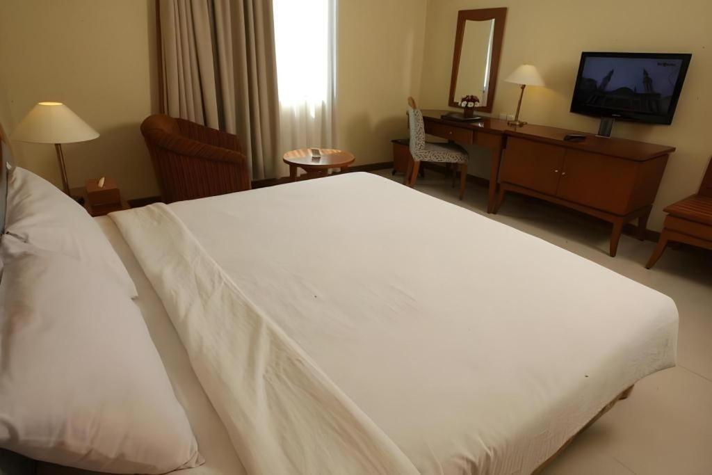 Makassar Golden Hotel Екстер'єр фото