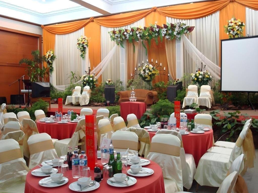 Makassar Golden Hotel Екстер'єр фото
