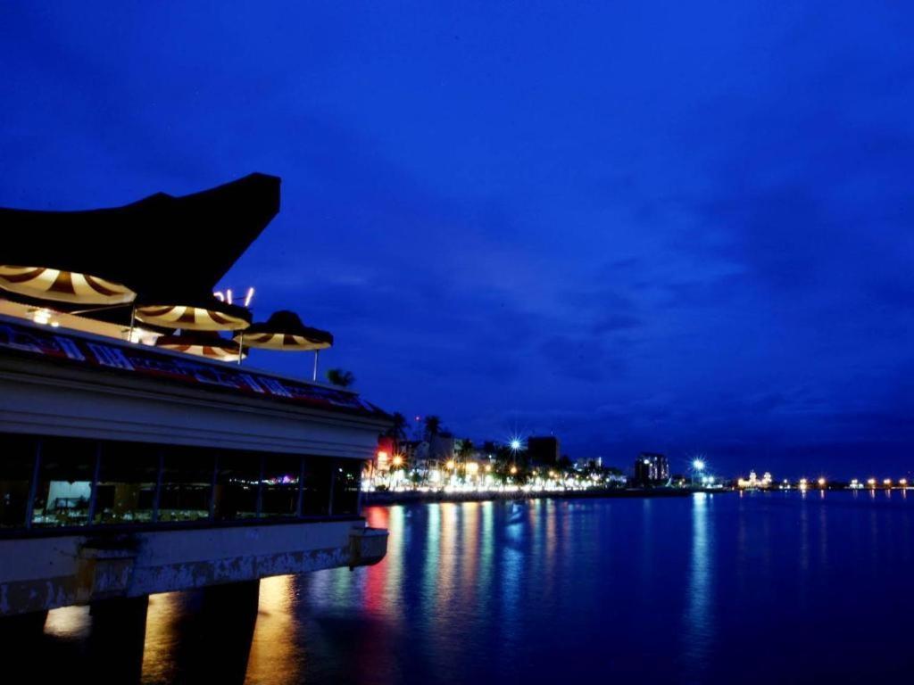 Makassar Golden Hotel Екстер'єр фото