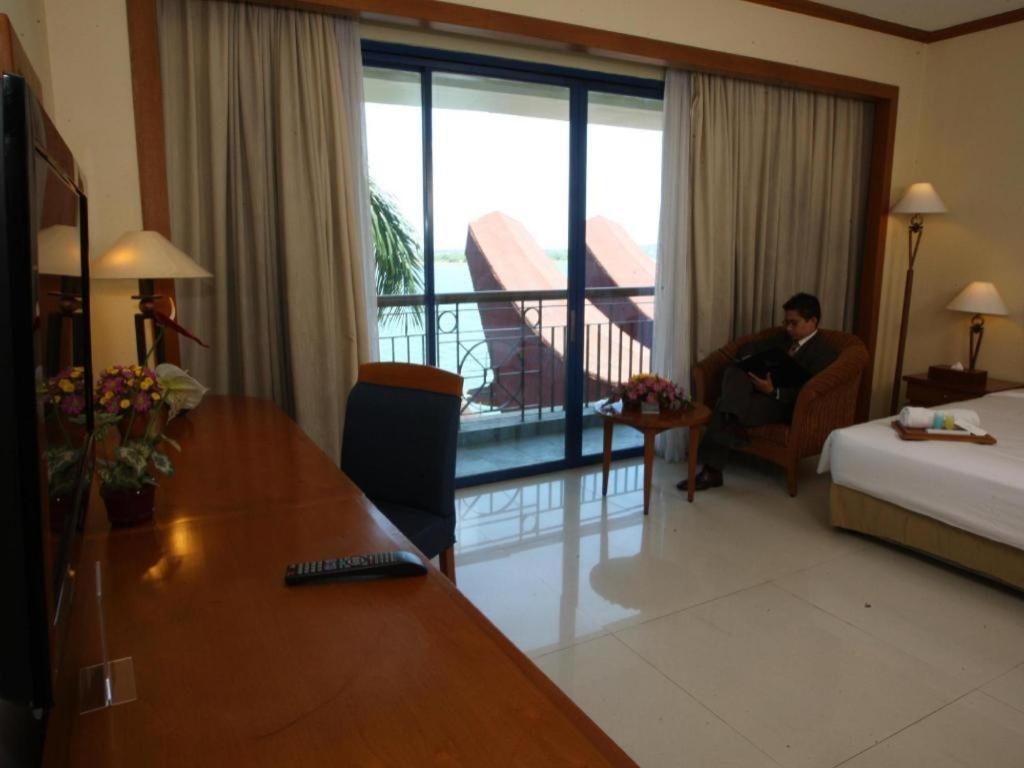 Makassar Golden Hotel Екстер'єр фото